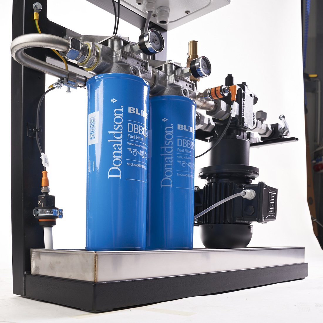 Fuel cleaning system with two Donaldson Blue fuel filters in close-up